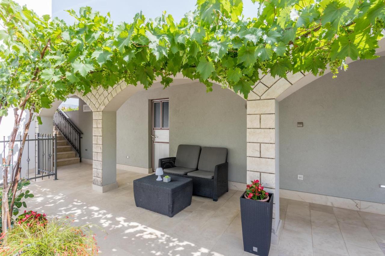 Garden Dina With Free Parking Leilighet